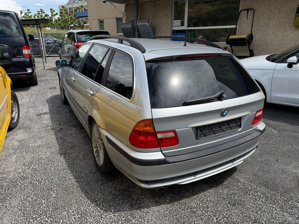BMW 330 330xi, Petrol, Second hand / Used, Automatic - 5