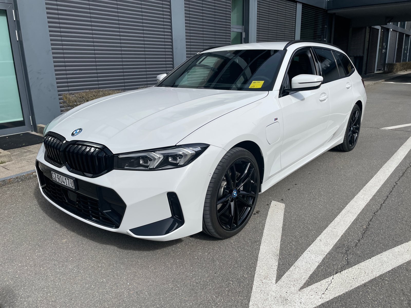 BMW 330e x DriveTouring Steptronic M Sport Pro