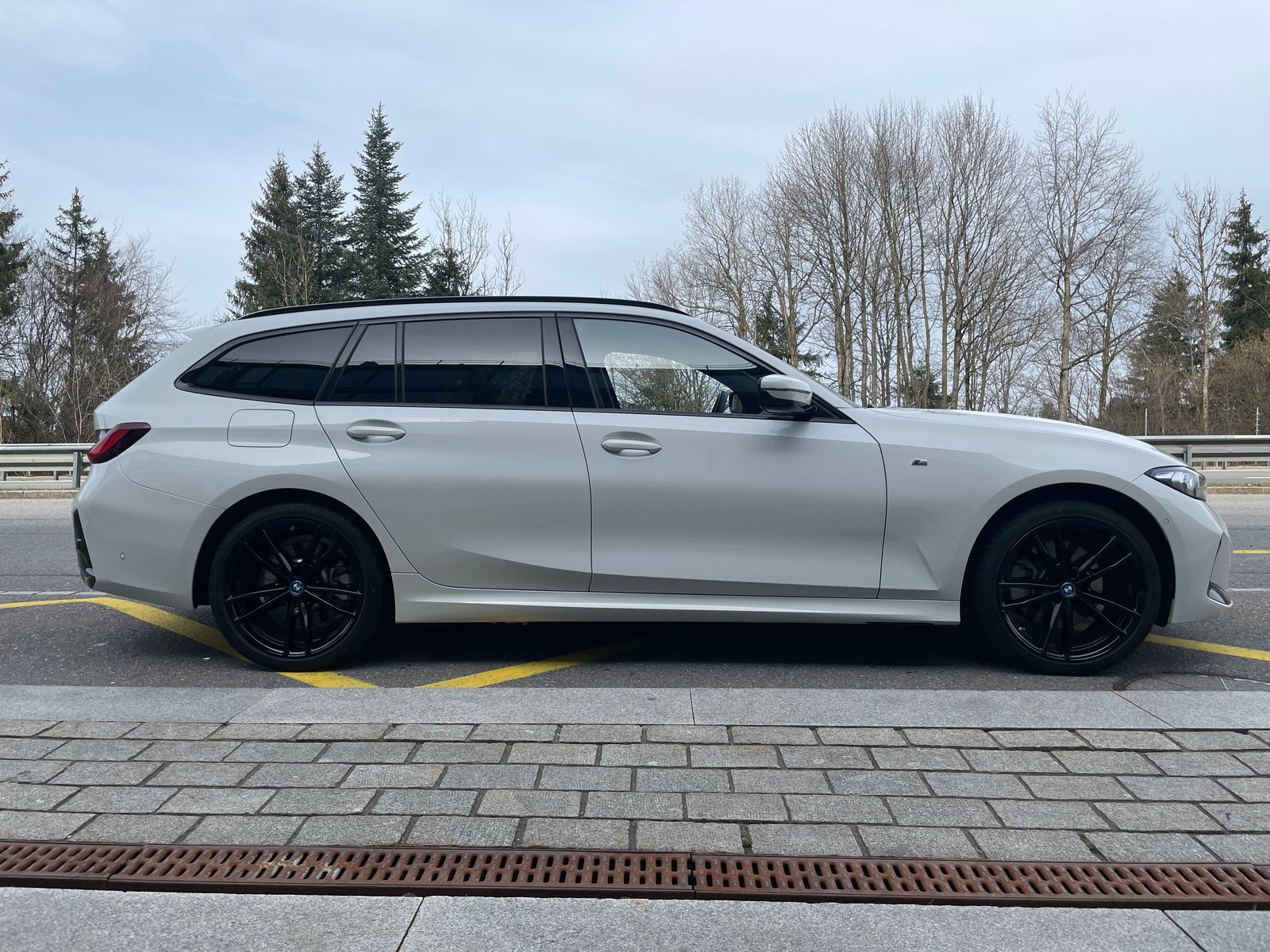 BMW 330e x DriveTouring Steptronic M Sport Pro, Hybride Rechargeable Essence/Électricité, Voiture de démonstration, Automatique - 4