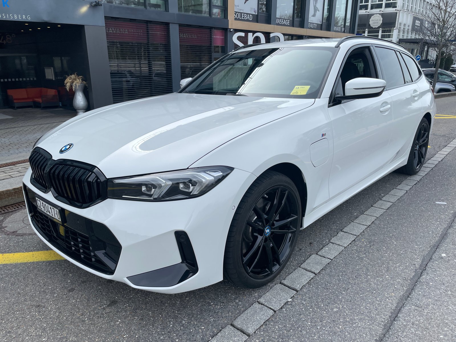 BMW 330e x DriveTouring Steptronic M Sport Pro