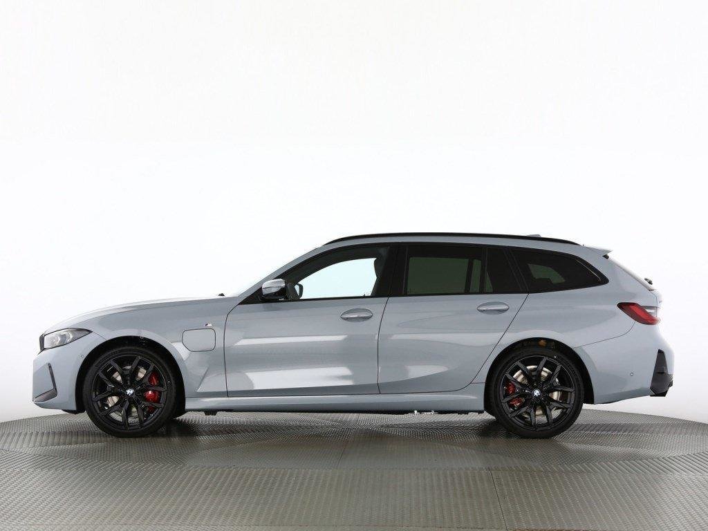 BMW 330e SAG, Plug-in-Hybrid Petrol/Electric, New car, Automatic - 3