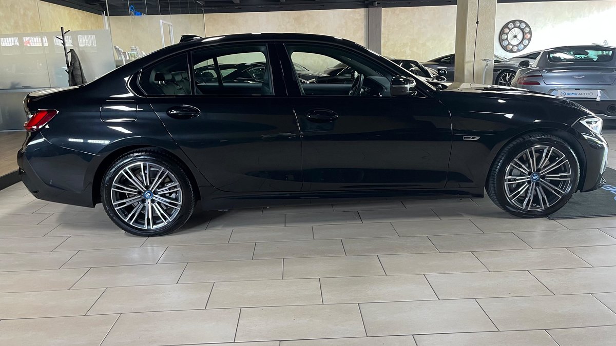 BMW 330e Sport Line, Plug-in-Hybrid Petrol/Electric, Second hand / Used, Automatic - 2