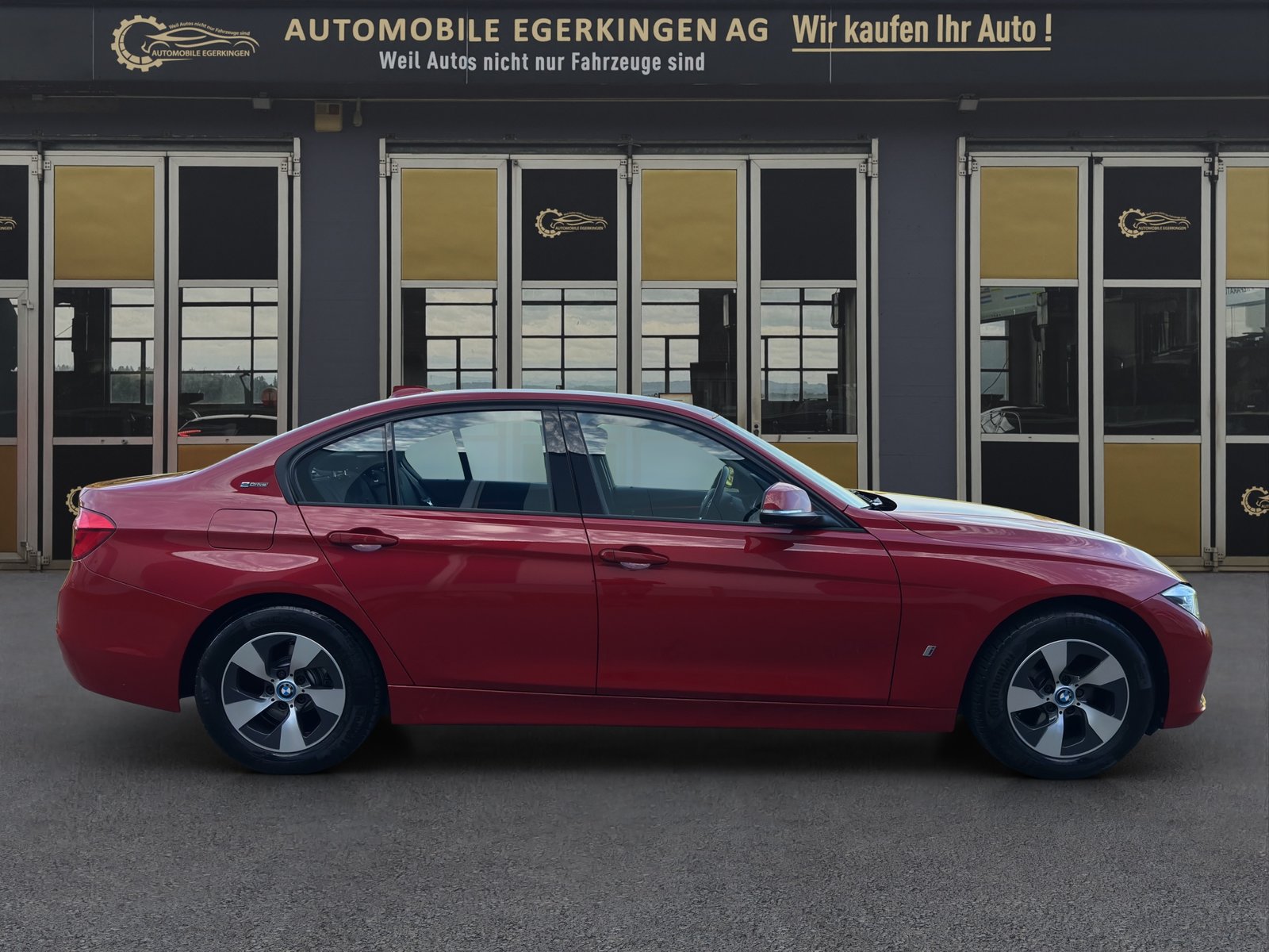 BMW 330e iPerformance Sport Line Steptronic, Plug-in-Hybrid Petrol/Electric, Second hand / Used, Automatic - 4