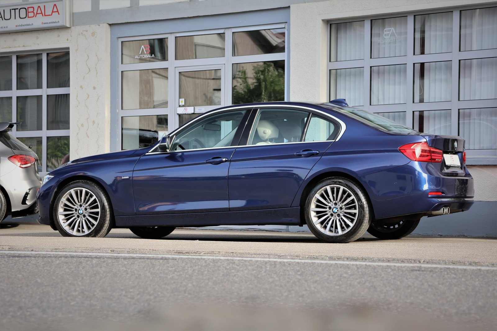 BMW 330d Luxury Line Steptronic, Diesel, Occasion / Gebraucht, Automatik - 4