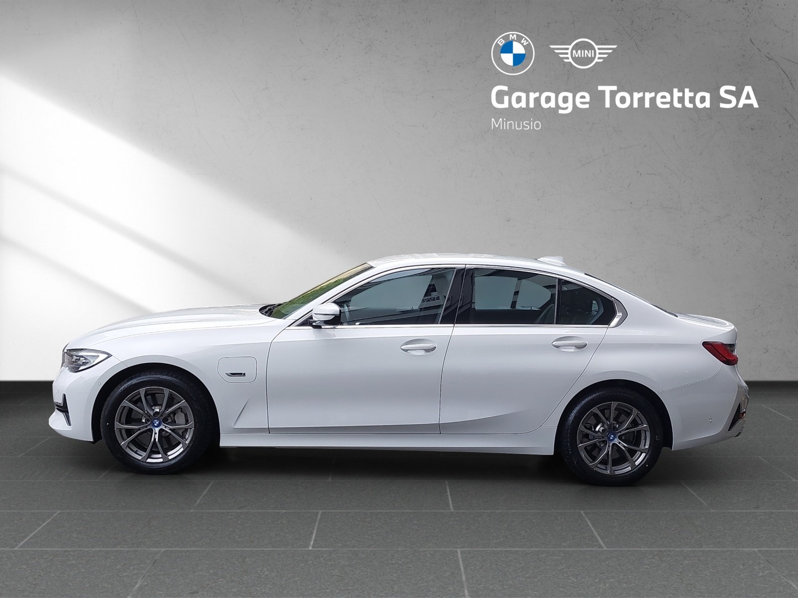 BMW 330e Luxury Line Steptronic, Plug-in-Hybrid Benzina/Elettrica, Occasioni / Usate, Automatico - 2