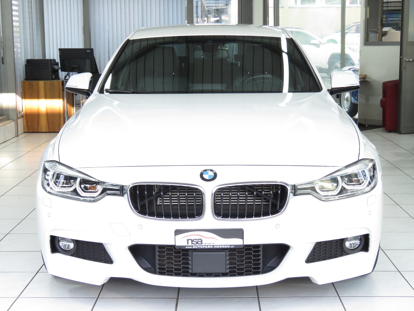 BMW 330e iPerformance M Sport Steptronic, Plug-in-Hybrid Benzin/Elektro, Occasion / Gebraucht, Automatik - 2