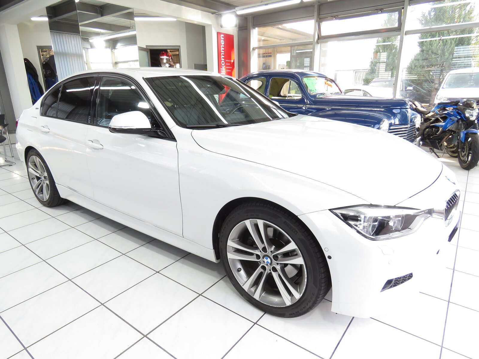 BMW 330e iPerformance M Sport Steptronic, Plug-in-Hybrid Benzin/Elektro, Occasion / Gebraucht, Automatik - 3