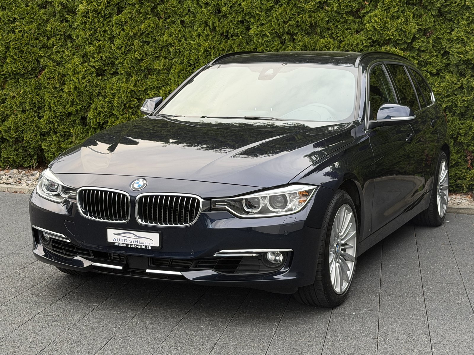 BMW 335i Touring Luxury Line Steptronic / CH-Fahrzeug