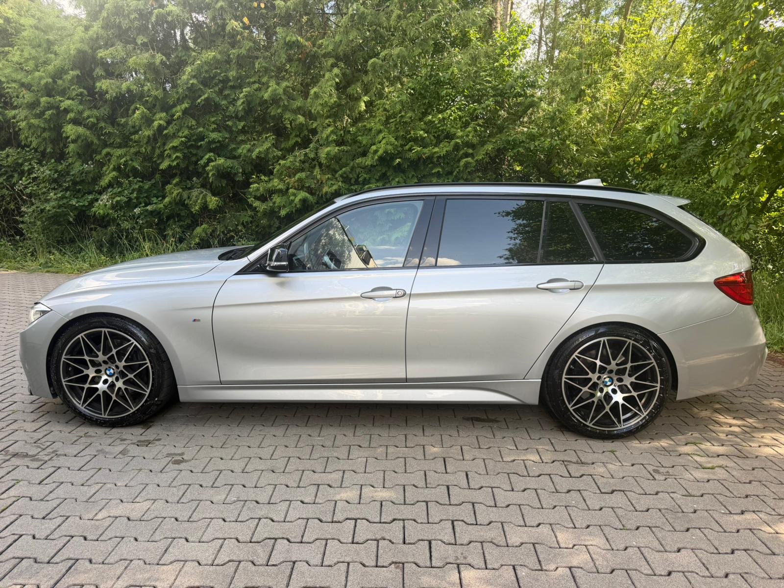 BMW 335i Touring Steptronic M-Sport, Benzin, Occasion / Gebraucht, Automatik - 2