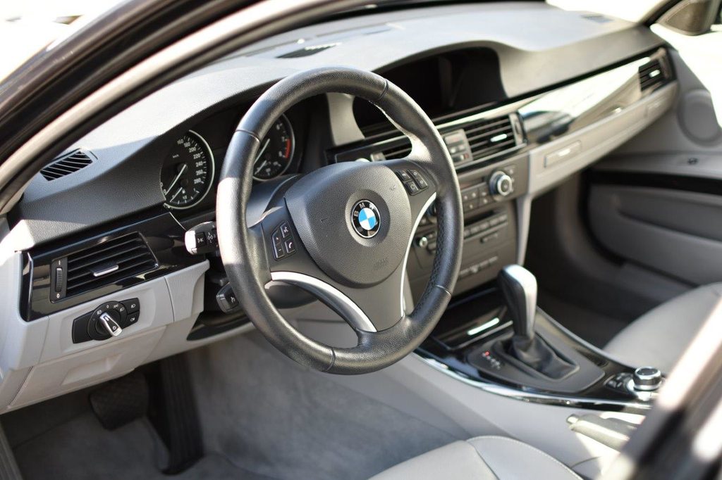BMW 3er Reihe E90 335i xDrive, Benzin, Occasion / Gebraucht, Automatik - 4