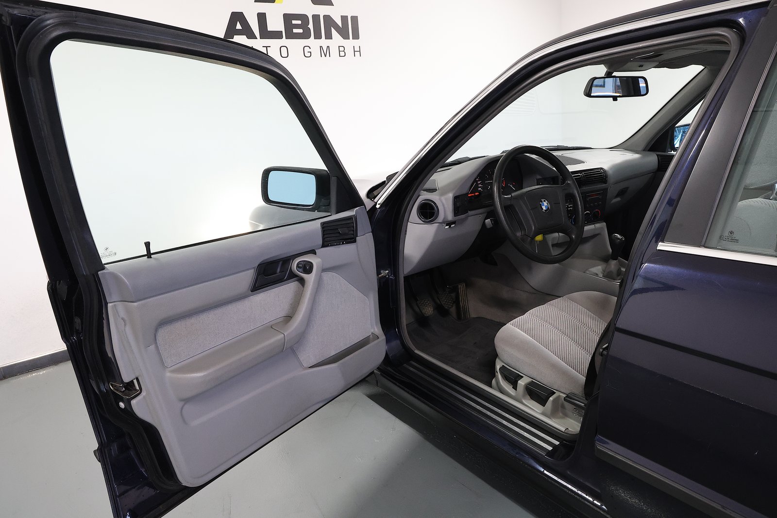 BMW 518i Touring **Nur 60'500km** **frisch ab MFK**, Petrol, Second hand / Used, Manual - 5