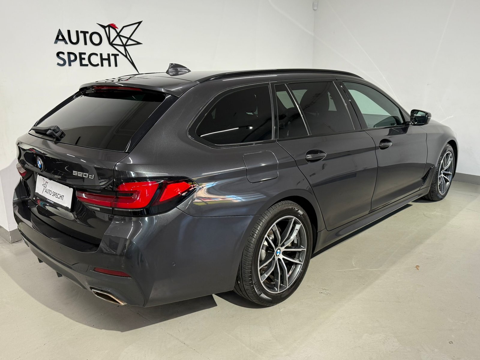 BMW 520d 48V Touring M Sport Steptronic, Mild-Hybrid Diesel/Electric, Second hand / Used, Automatic - 4