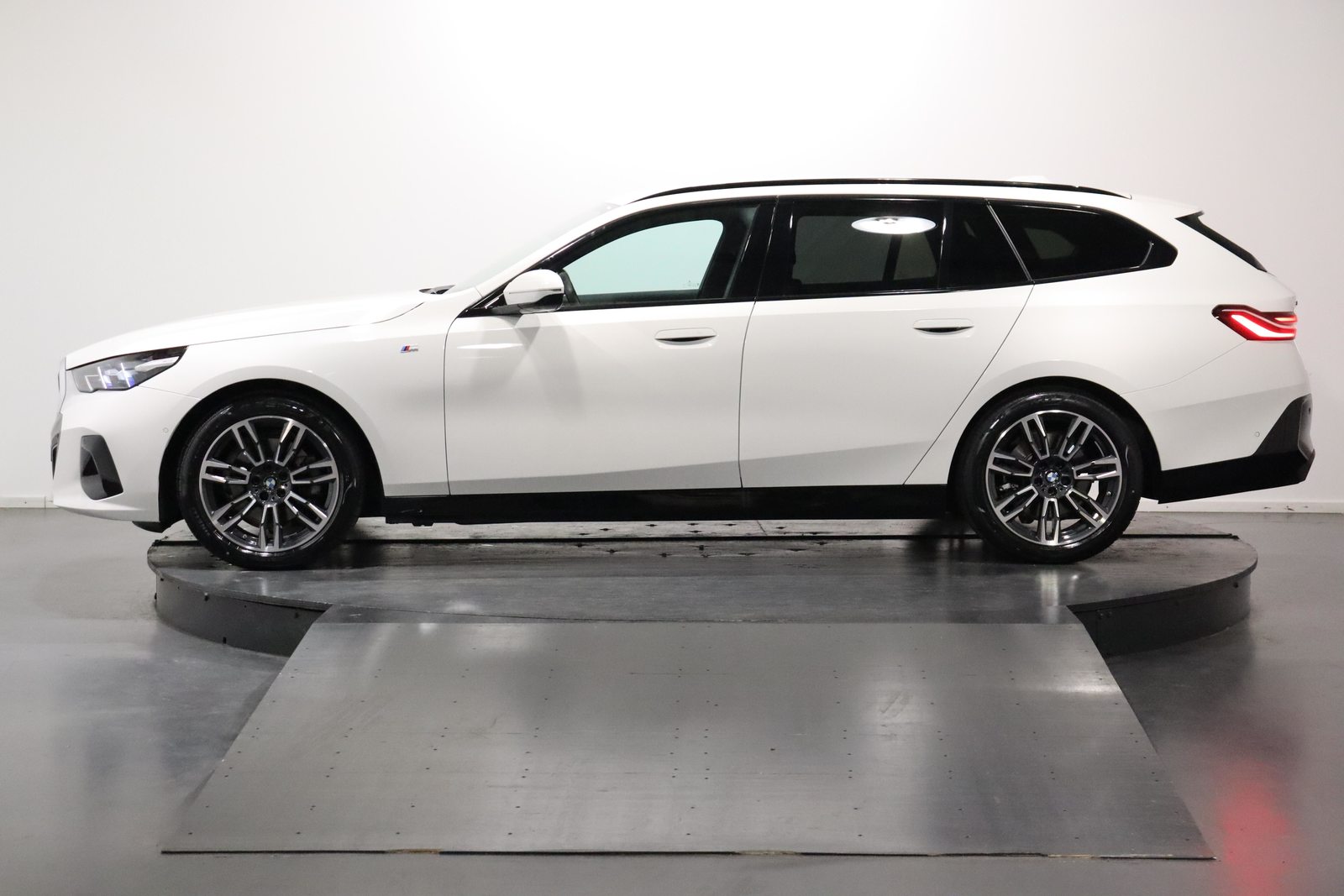 BMW 520d xDrive Touring, Mild-Hybrid Diesel/Elektro, Occasion / Gebraucht, Automatik - 2
