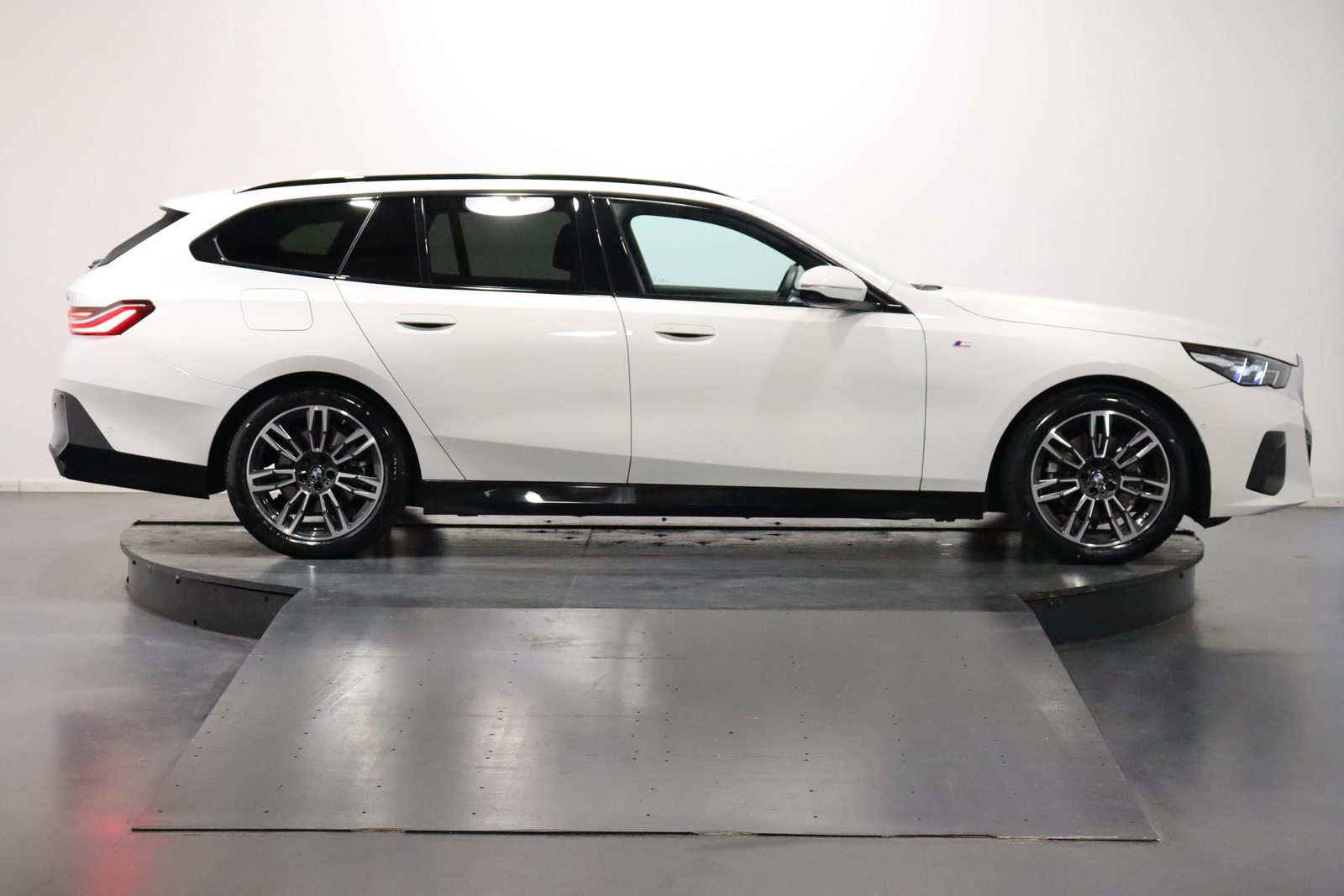 BMW 520d xDrive Touring, Mild-Hybrid Diesel/Elektro, Occasion / Gebraucht, Automatik - 3