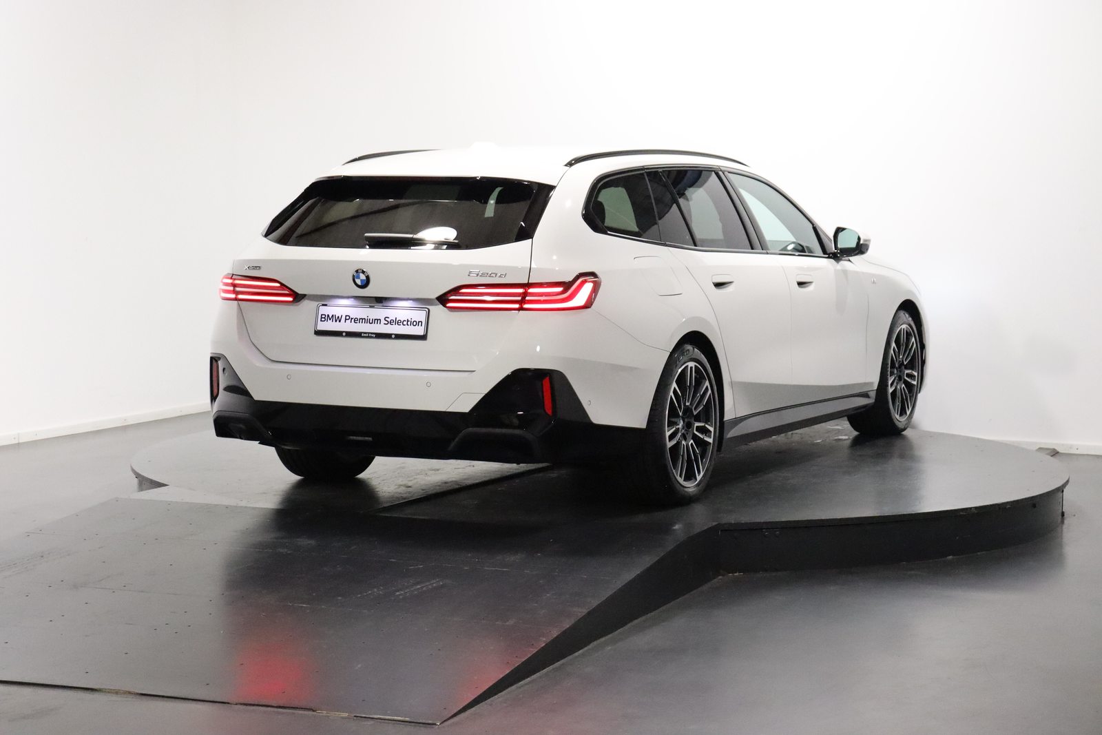 BMW 520d xDrive Touring, Mild-Hybrid Diesel/Elektro, Occasion / Gebraucht, Automatik - 4