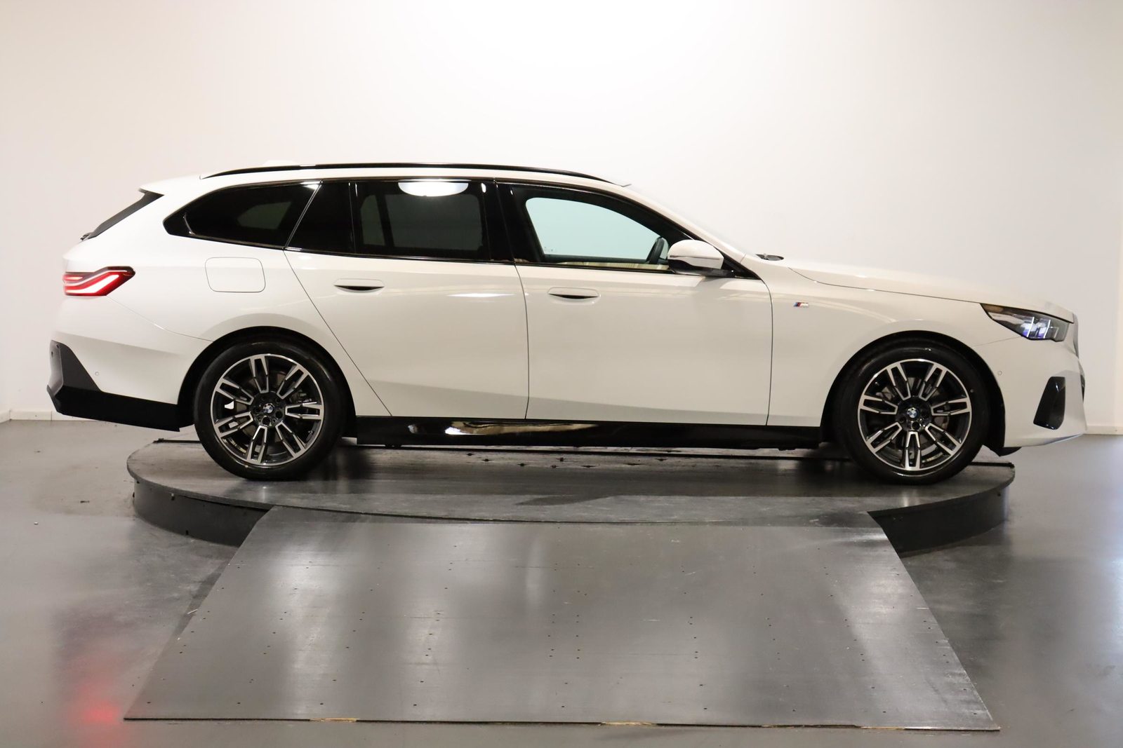 BMW 520d xDrive Touring, Hybride Léger Diesel/Électricité, Occasion / Utilisé, Automatique - 3