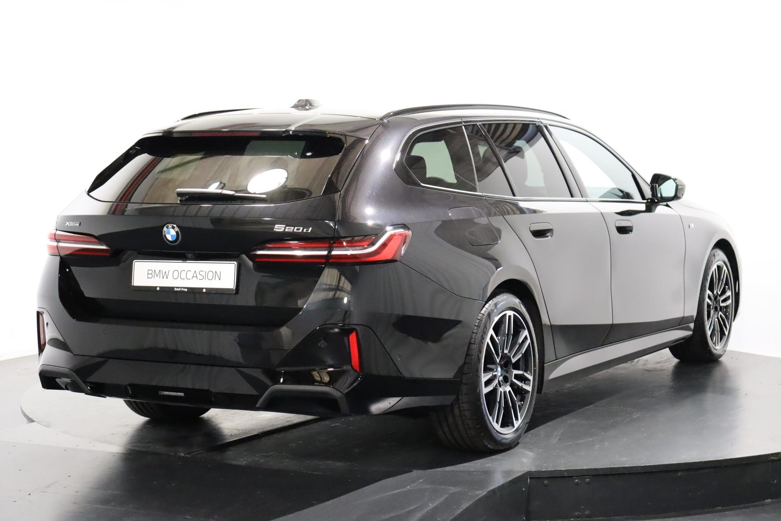 BMW 520d xDrive Touring, Mild-Hybrid Diesel/Electric, Second hand / Used, Automatic - 3