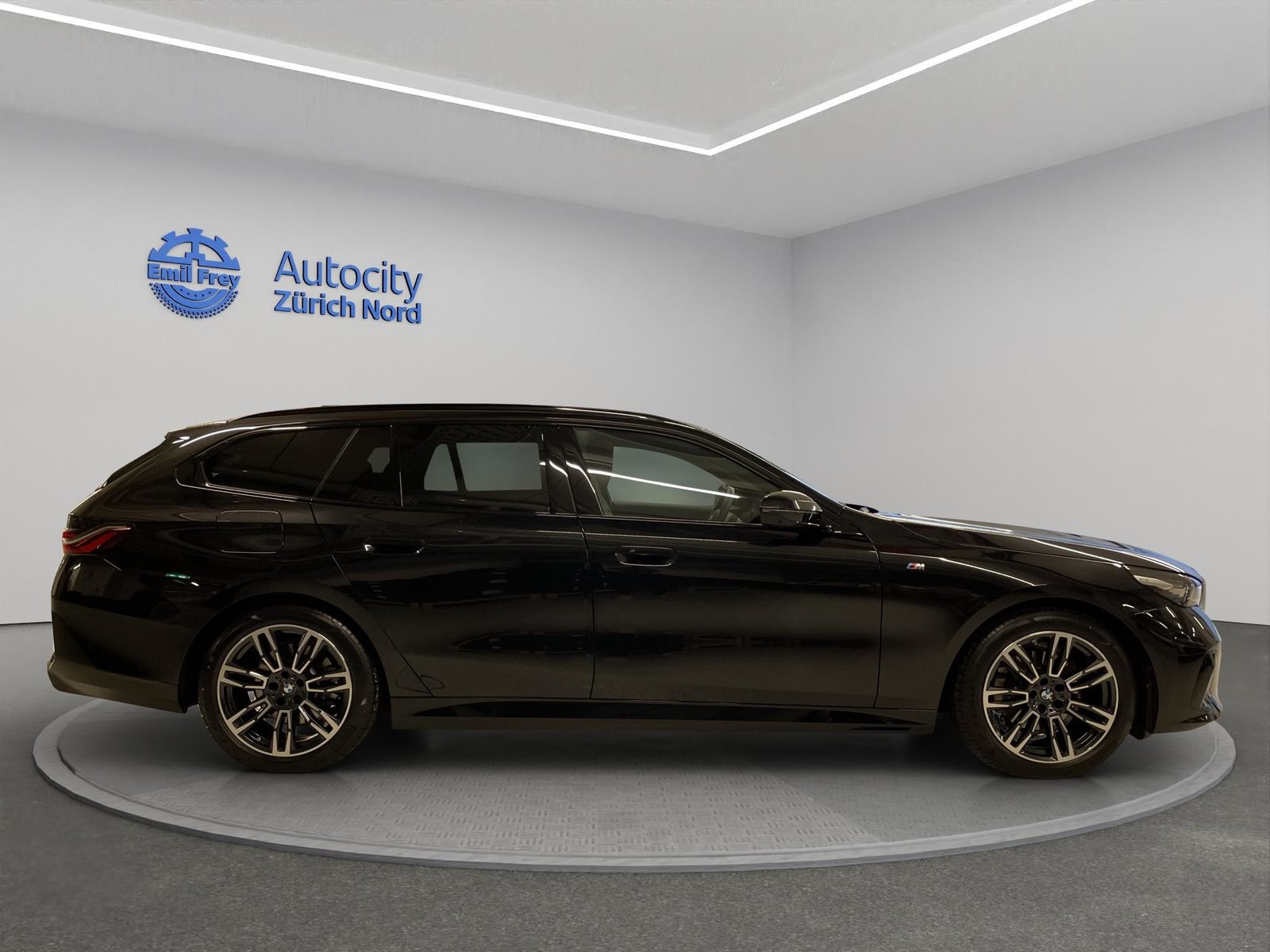 BMW 520d xDrive 48V Touring, Mild-Hybrid Diesel/Electric, Second hand / Used, Automatic - 6