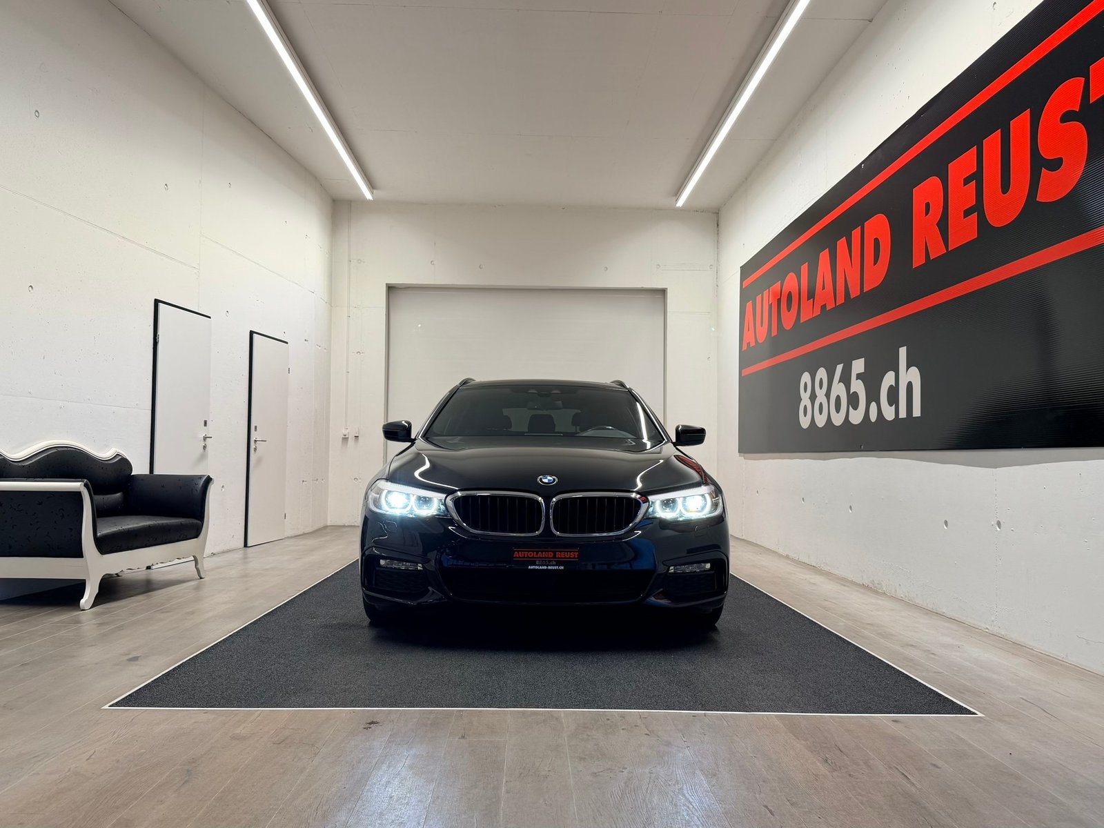 BMW 520i Touring M Sport Steptronic, Benzin, Occasion / Gebraucht, Automatik - 2