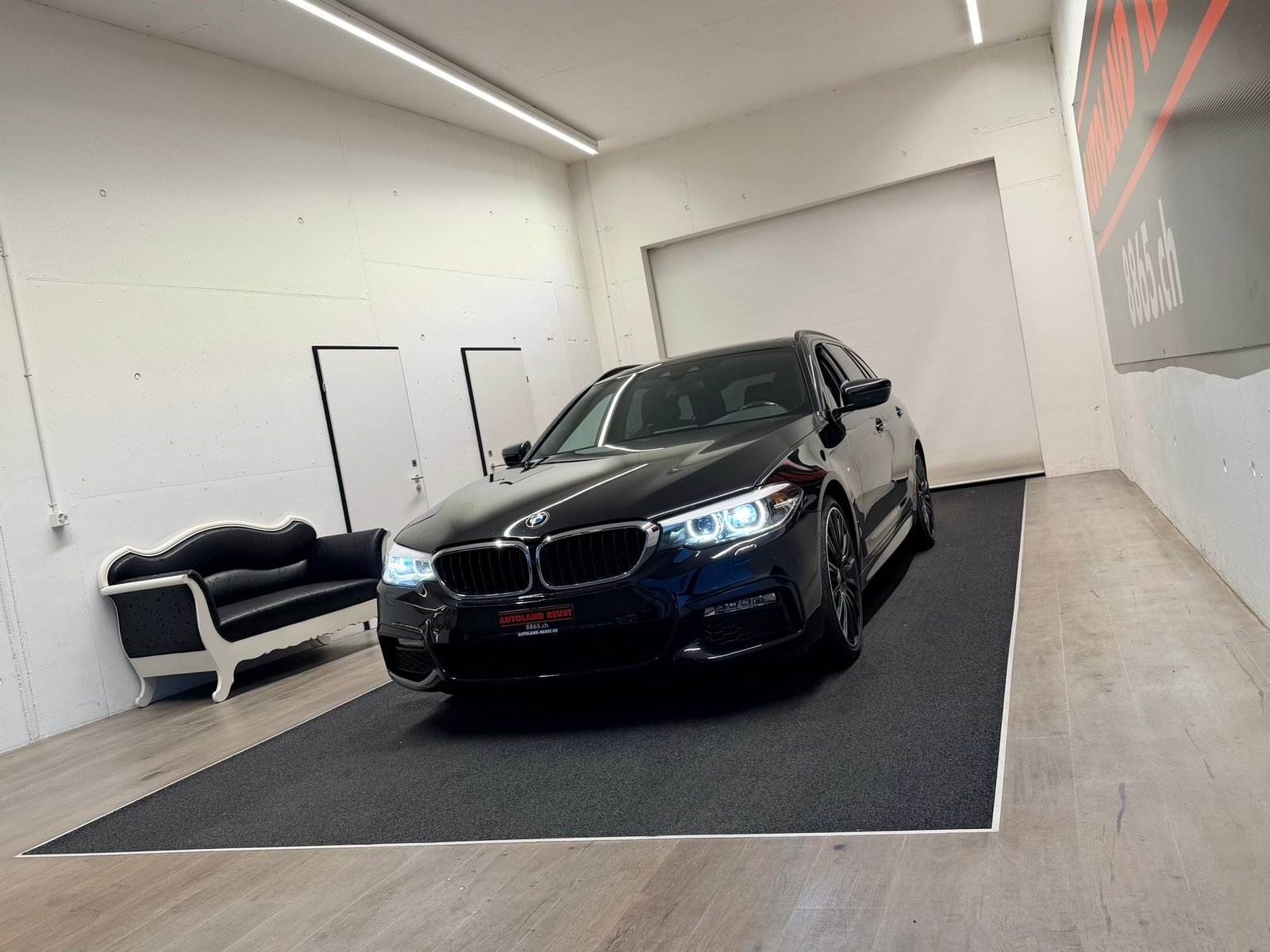BMW 520i Touring M Sport Steptronic, Benzin, Occasion / Gebraucht, Automatik - 3