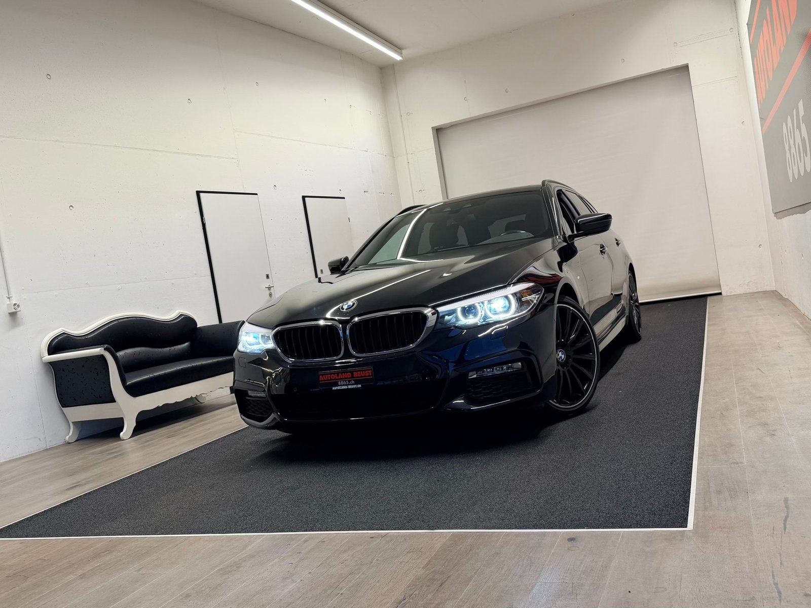 BMW 520i Touring M Sport Steptronic, Benzin, Occasion / Gebraucht, Automatik - 5