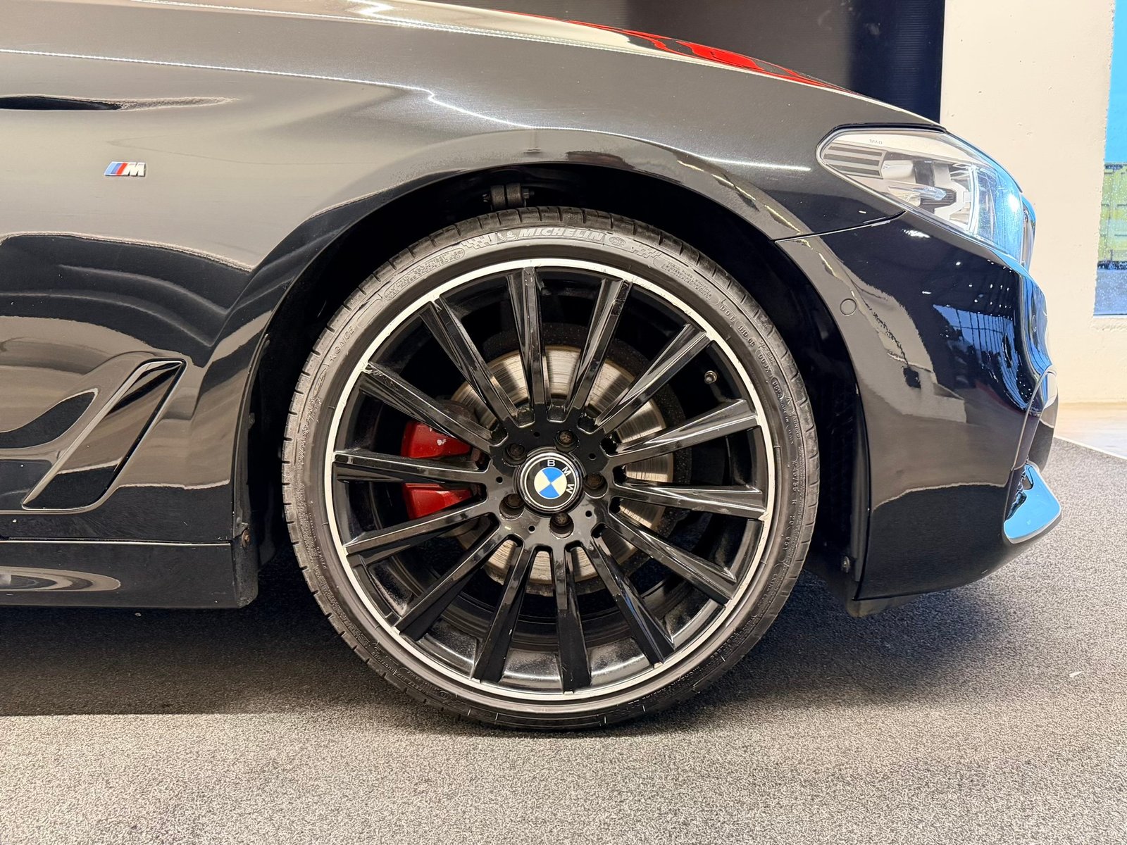 BMW 520i Touring M Sport Steptronic, Benzin, Occasion / Gebraucht, Automatik - 7