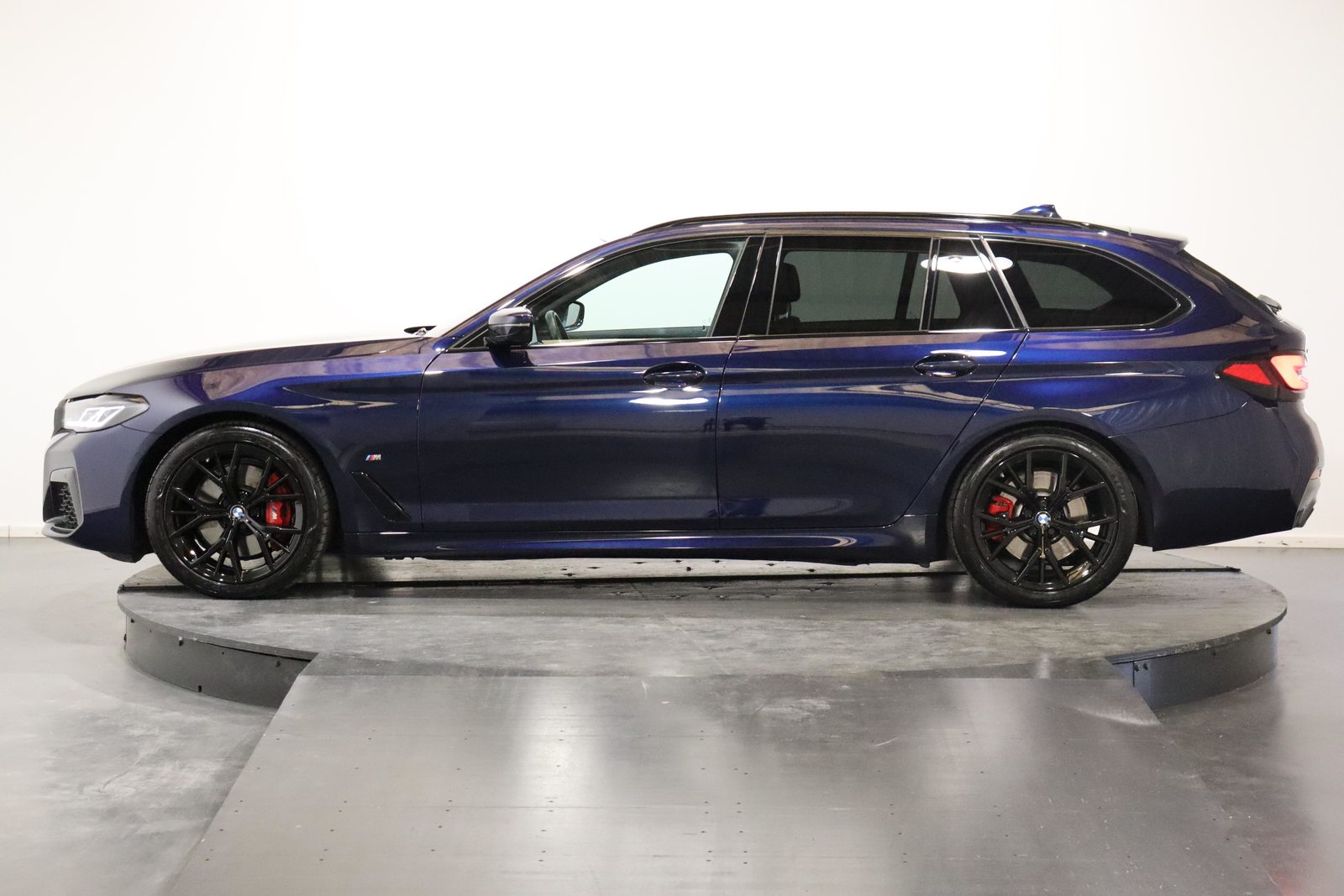 BMW 520d xDrive paddles Touring, Mild-Hybrid Diesel/Elektro, Occasion / Gebraucht, Automatik - 2