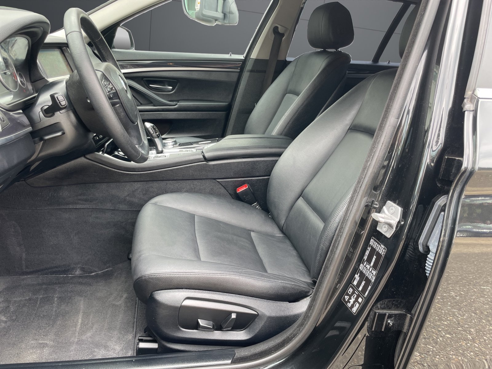 BMW 520d Touring Steptronic, Diesel, Occasion / Gebraucht, Automatik - 6