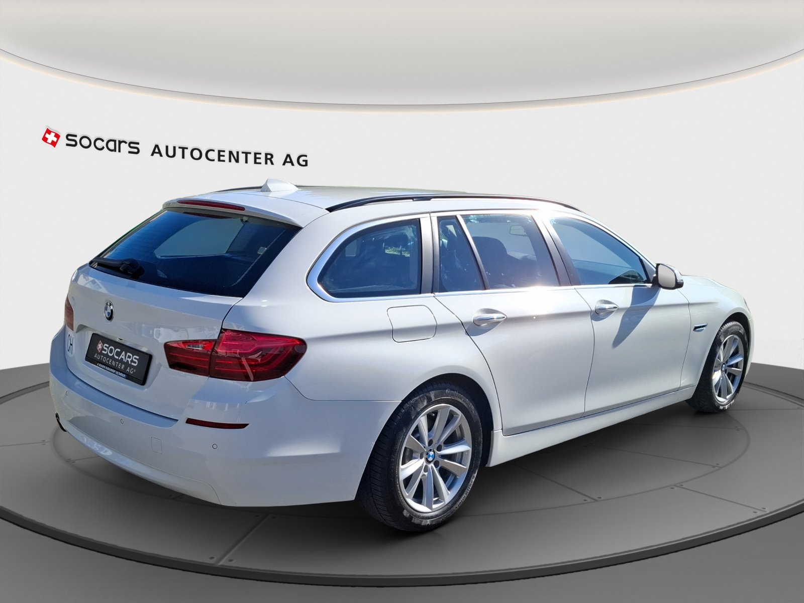 BMW 520d Touring Steptronic // 8-fach Aluminiumbereift // Su, Diesel, Second hand / Used, Automatic - 3