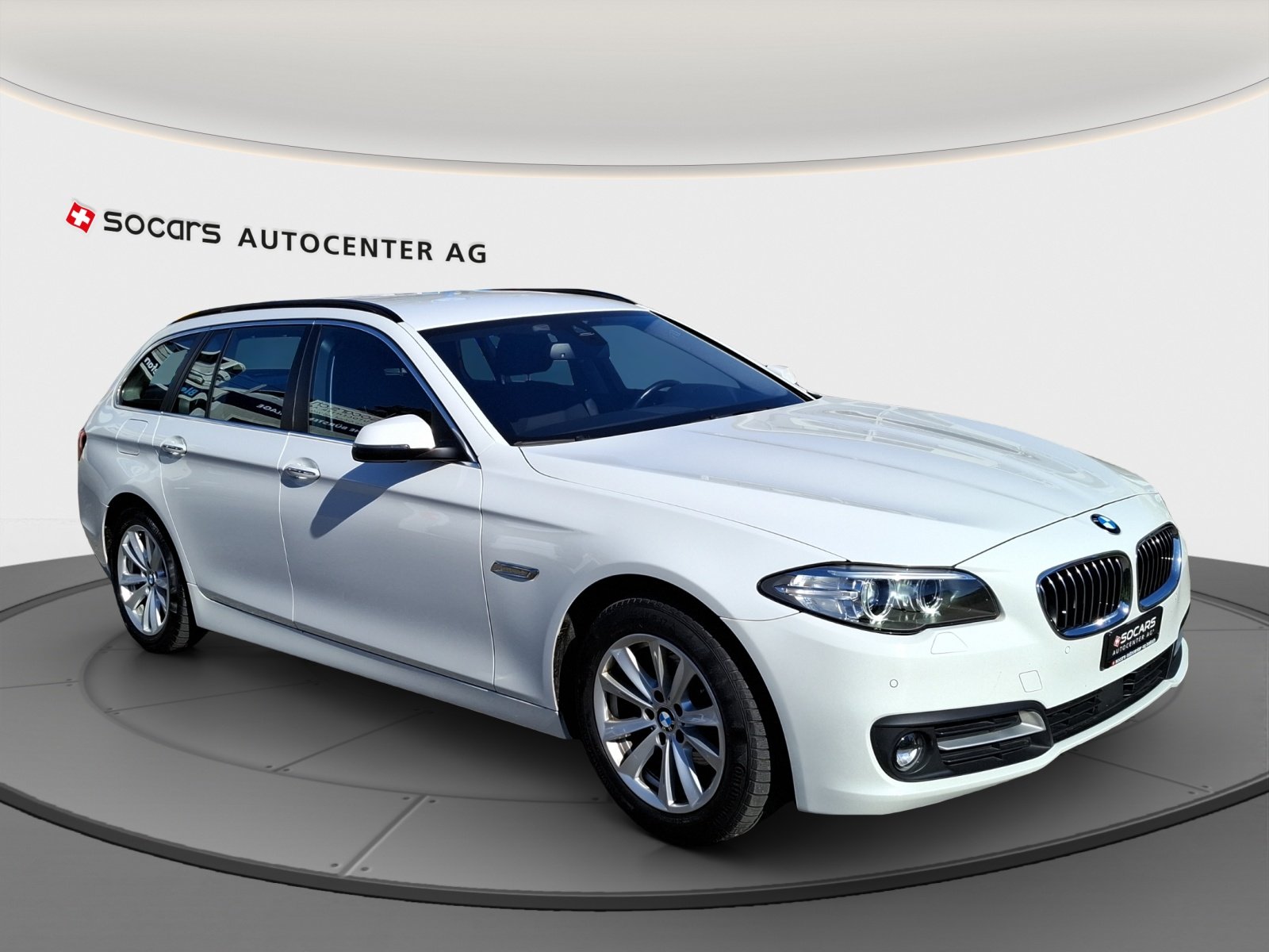 BMW 520d Touring Steptronic // 8-fach Aluminiumbereift // Su, Diesel, Second hand / Used, Automatic - 4