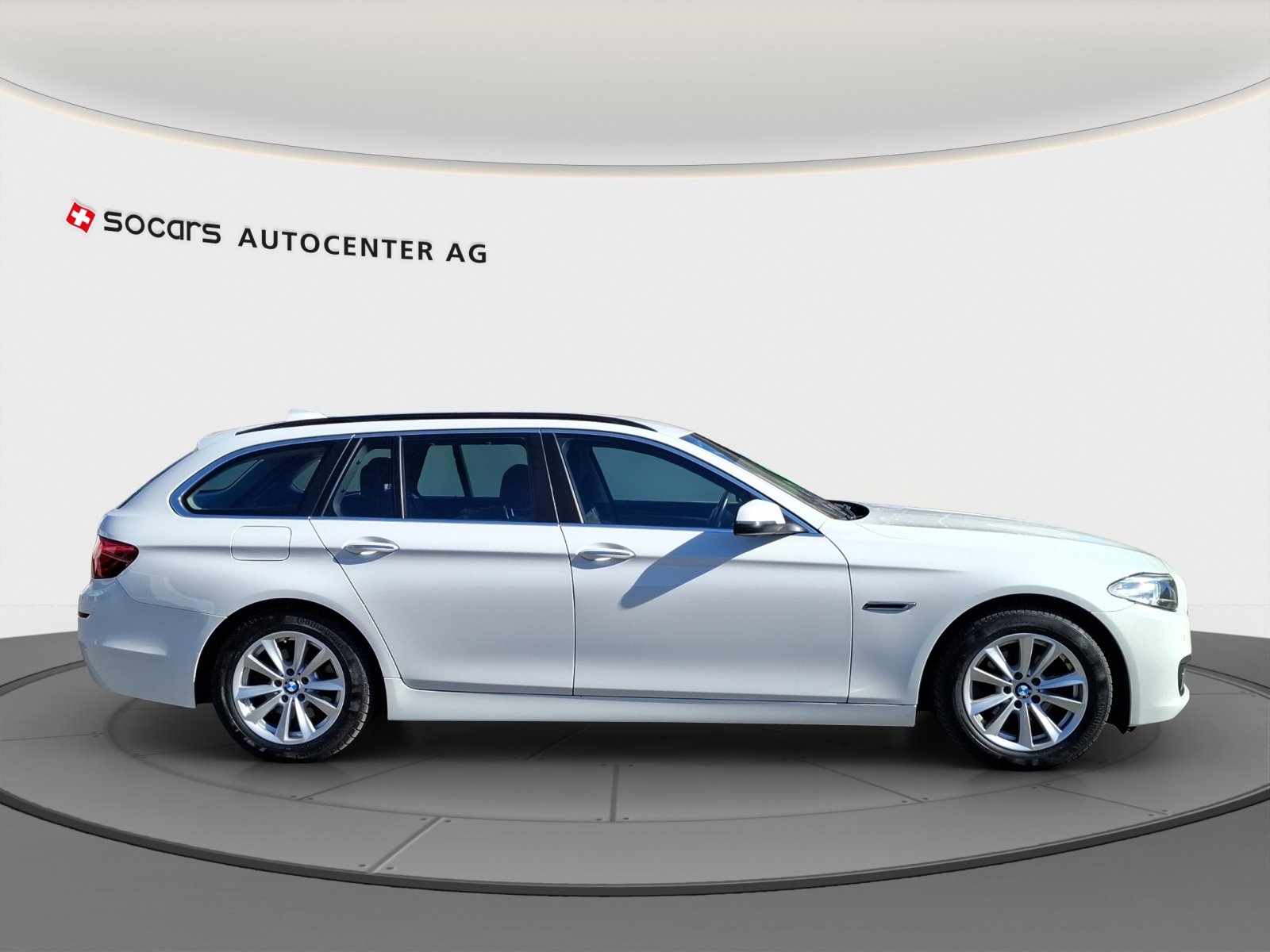 BMW 520d Touring Steptronic // 8-fach Aluminiumbereift // Su, Diesel, Second hand / Used, Automatic - 7