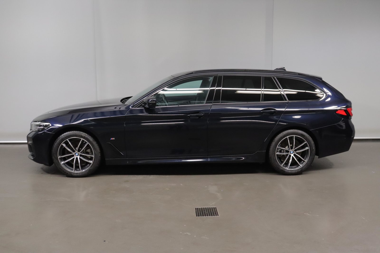 BMW 520d xDrive Touring, Mild-Hybrid Diesel/Electric, Second hand / Used, Automatic - 5