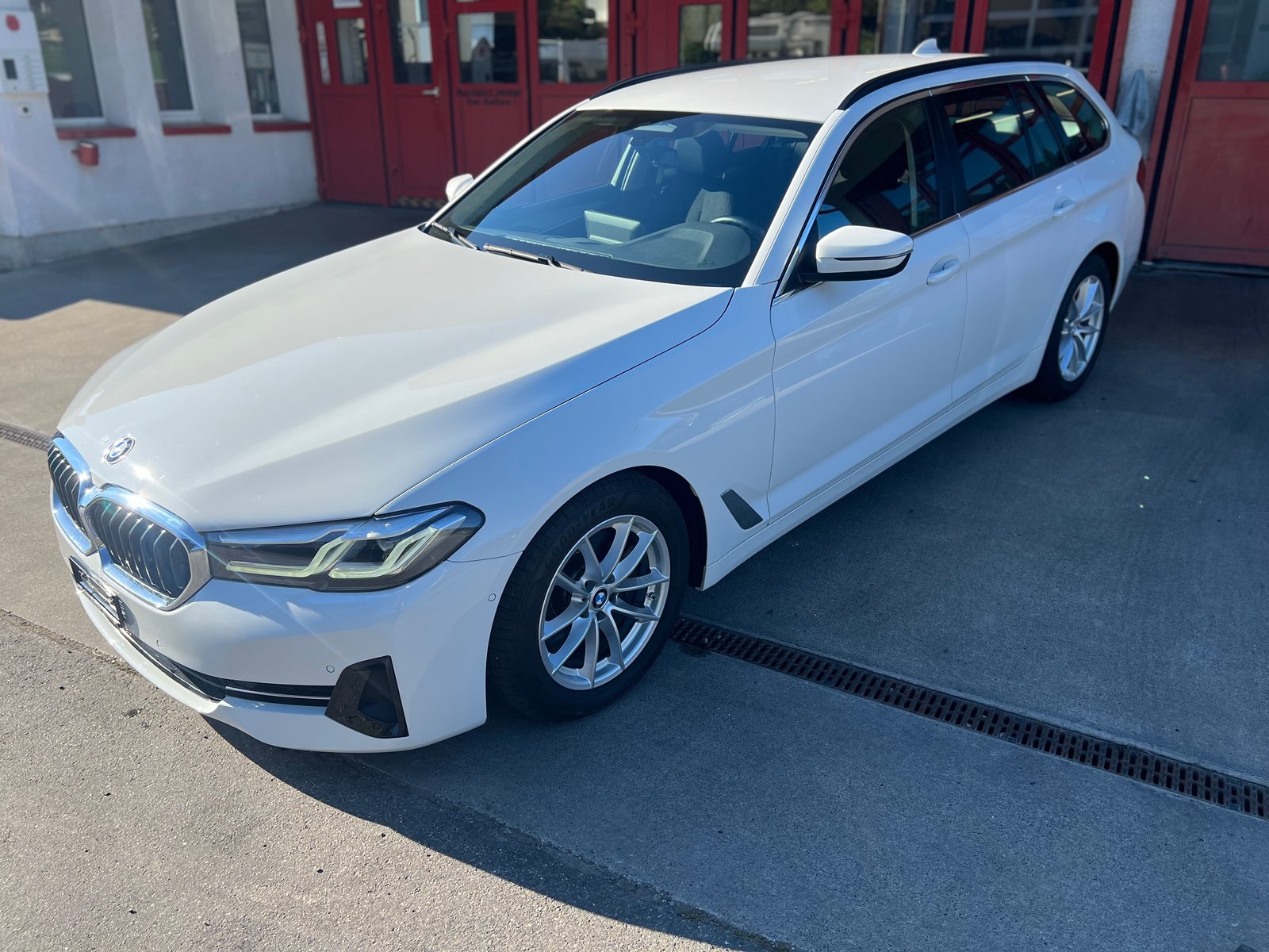 BMW 520d 48V Touring Steptronic / Facelift, Mild-Hybrid Diesel/Electric, Second hand / Used, Automatic - 2