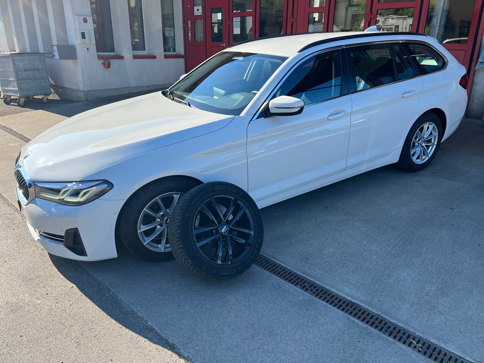 BMW 520d 48V Touring Steptronic / Facelift, Mild-Hybrid Diesel/Electric, Second hand / Used, Automatic - 3