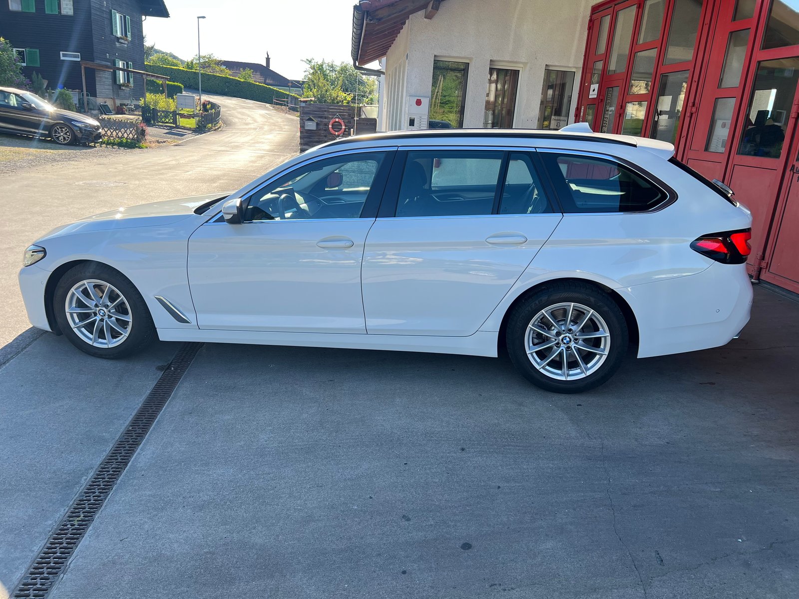 BMW 520d 48V Touring Steptronic / Facelift, Mild-Hybrid Diesel/Electric, Second hand / Used, Automatic - 4