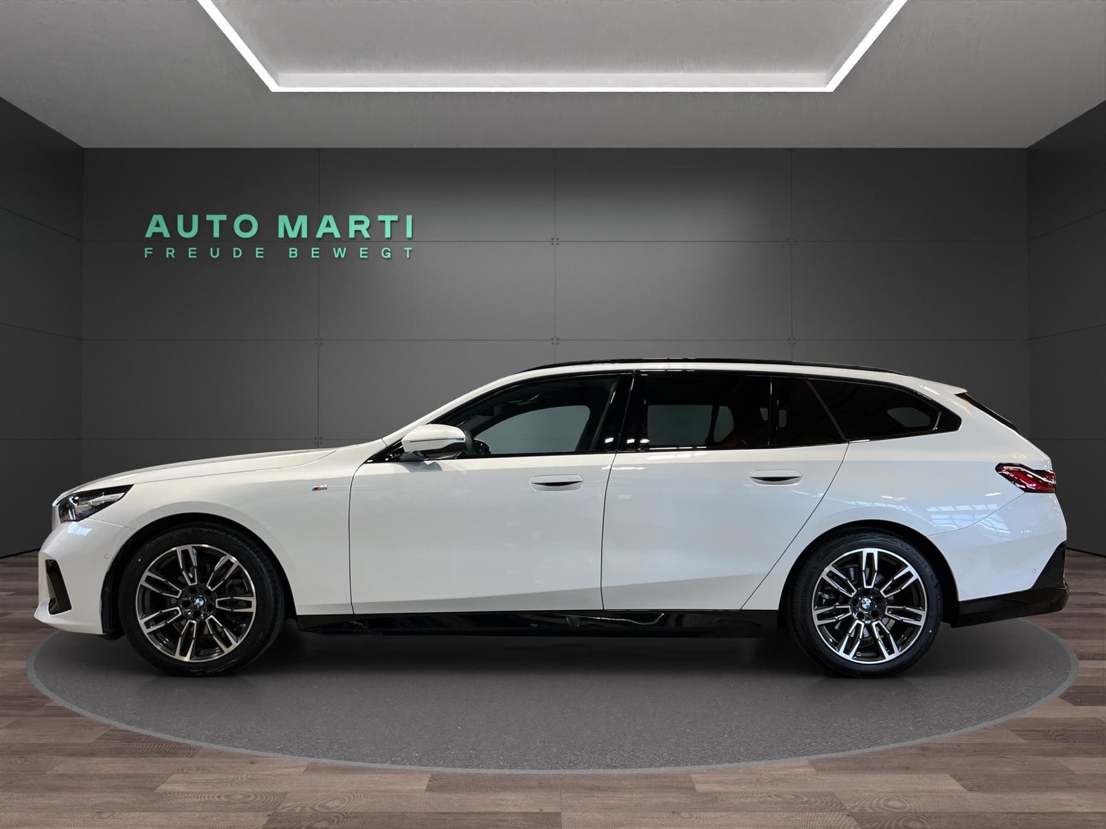 BMW 520d xDrive Touring M Sport, Mild-Hybrid Diesel/Electric, Second hand / Used, Automatic - 2