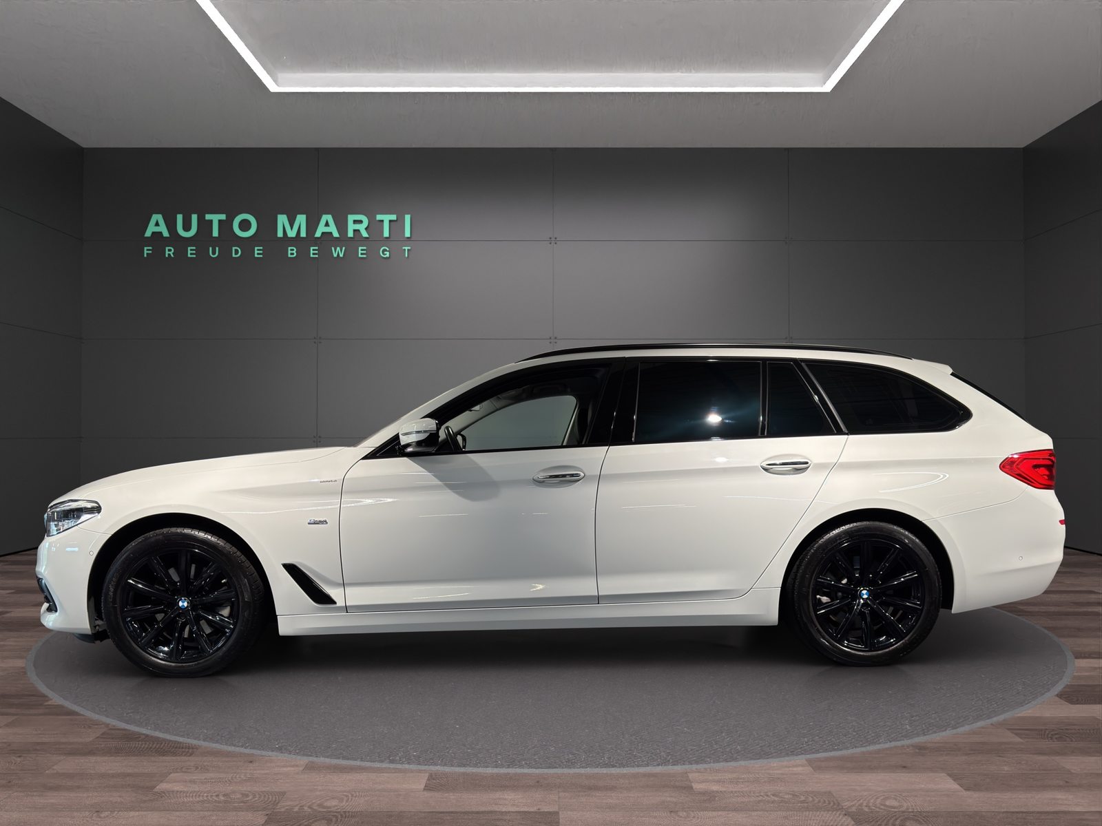 BMW 520d xDrive Touring Sport Line, Diesel, Occasioni / Usate, Automatico - 2