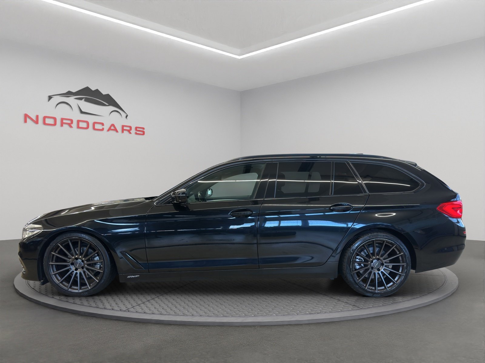 BMW 520d Touring Sport Line Steptronic, Diesel, Occasion / Gebraucht, Automatik - 2