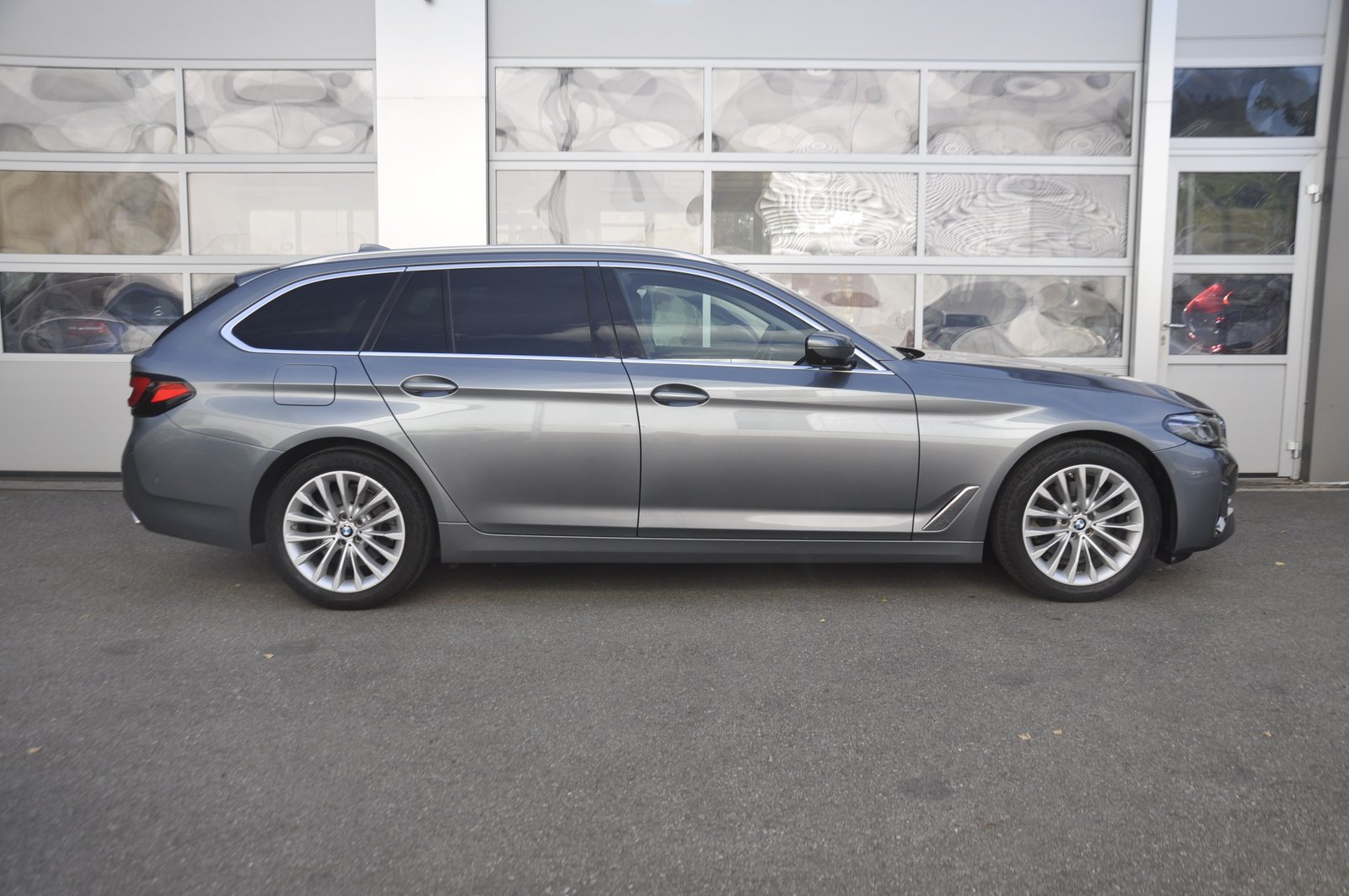 BMW 520d 48V Touring Luxury Steptronic I Anhängerkup, Mild-Hybrid Diesel/Electric, Second hand / Used, Automatic - 2