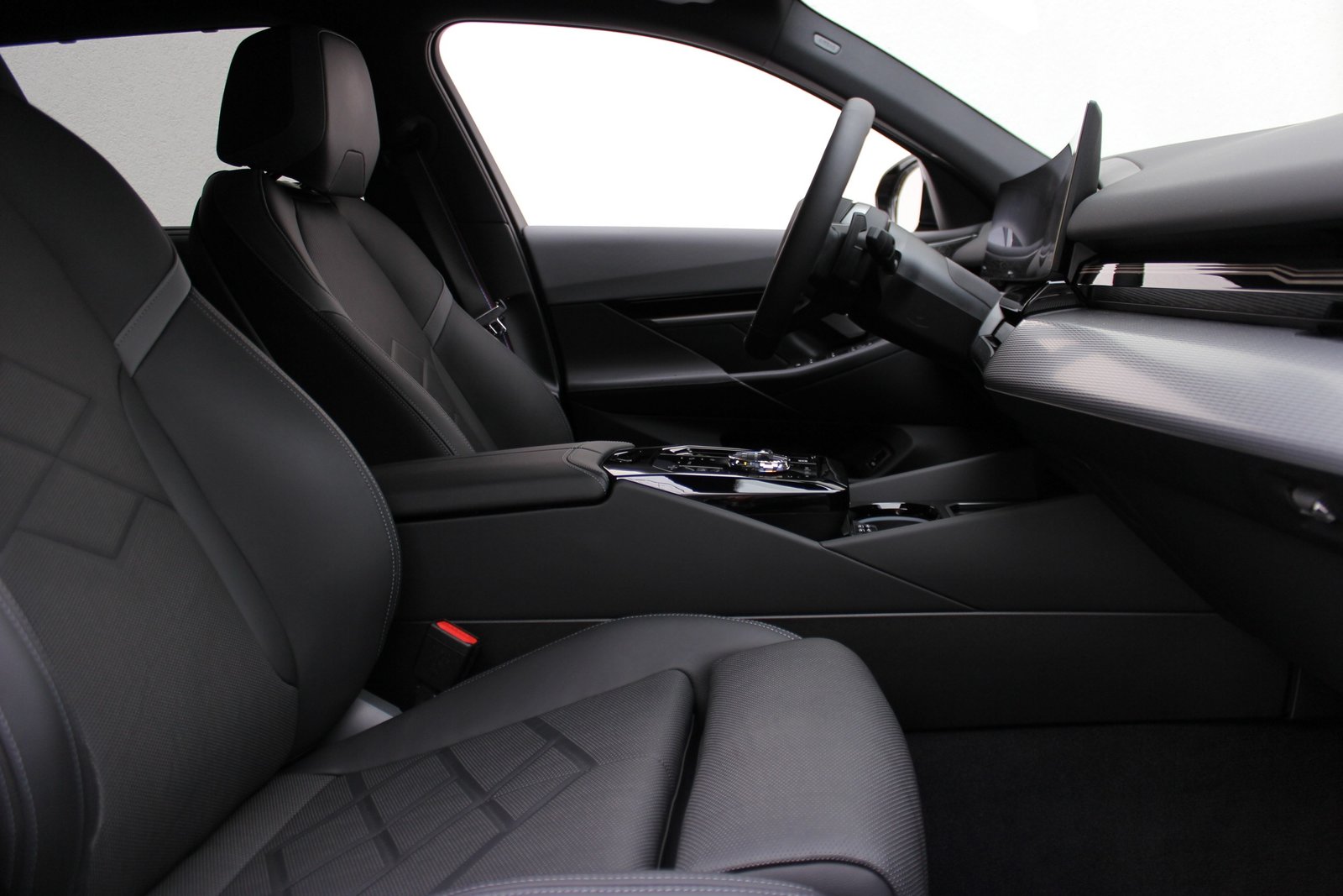 BMW 520d 48V Touring M Sport Pro, Mild-Hybrid Diesel/Elektro, Occasion / Gebraucht, Automatik - 4