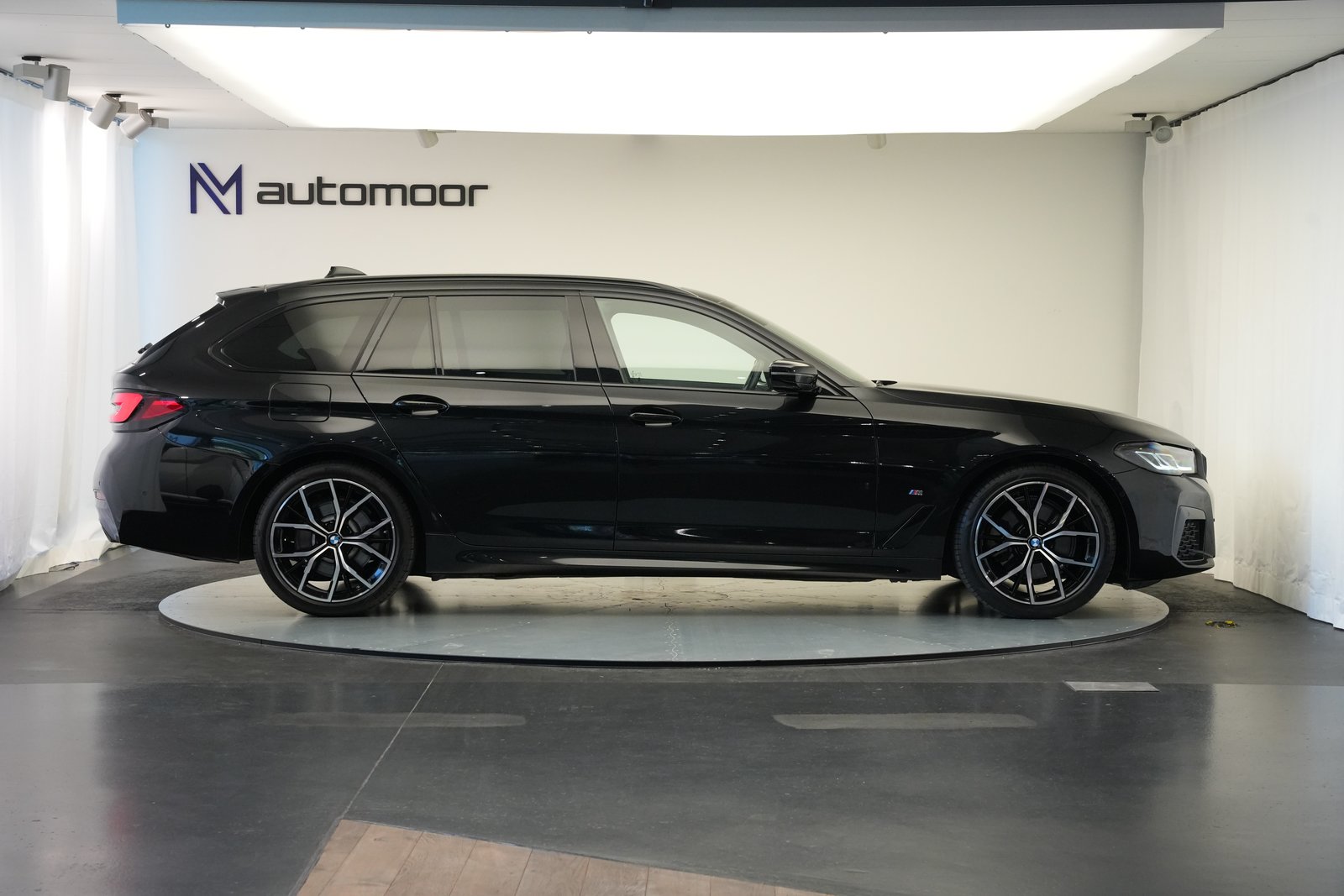 BMW 520d 48V Touring M Sport Steptronic, Mild-Hybrid Diesel/Elektro, Occasion / Gebraucht, Automatik - 4