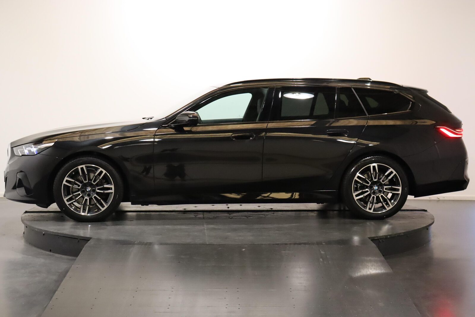 BMW 520d xDrive Touring, Hybride Léger Diesel/Électricité, Occasion / Utilisé, Automatique - 4