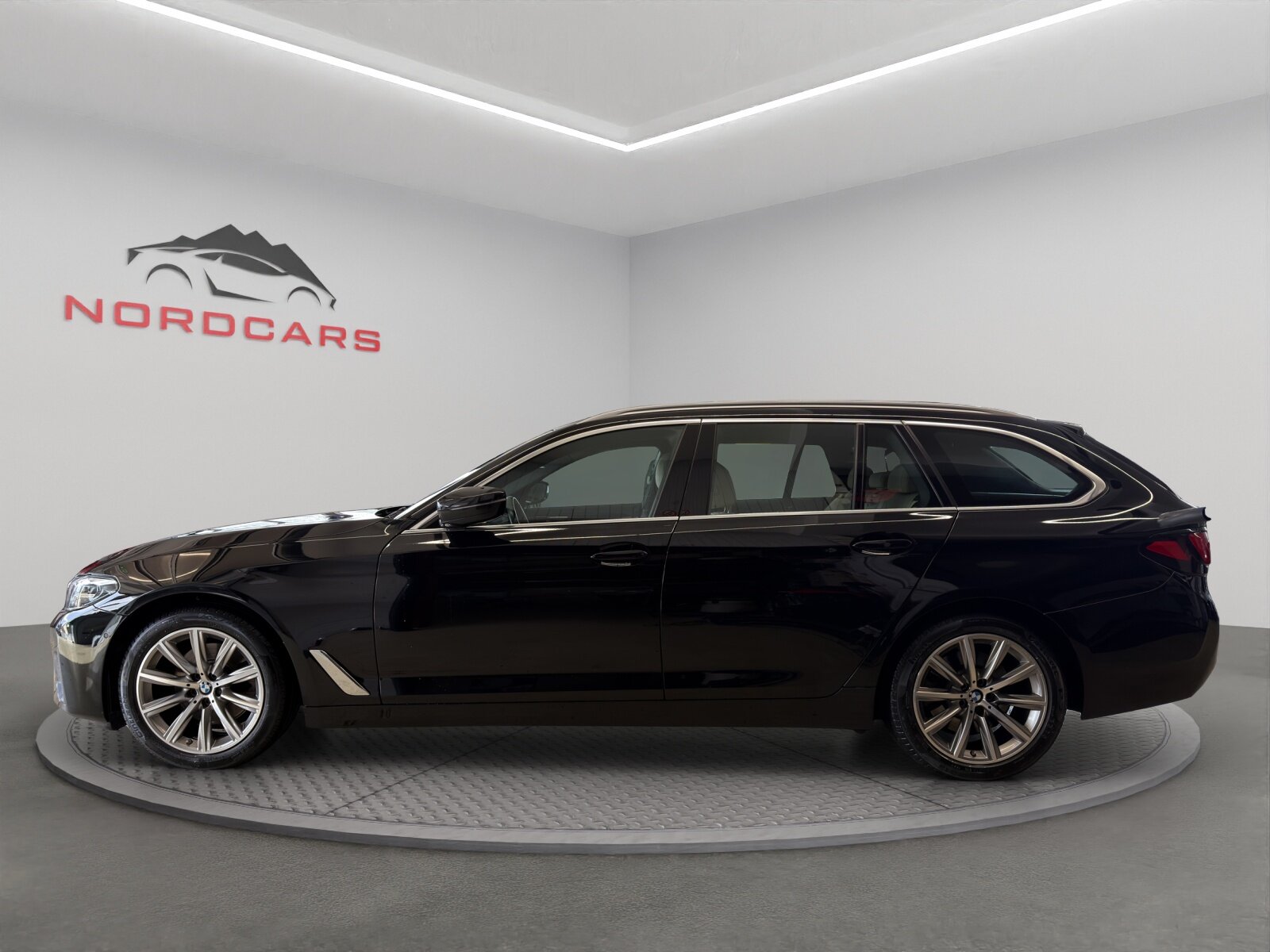 BMW 520d 48V Touring Steptronic, Mild-Hybrid Diesel/Electric, Second hand / Used, Automatic - 2