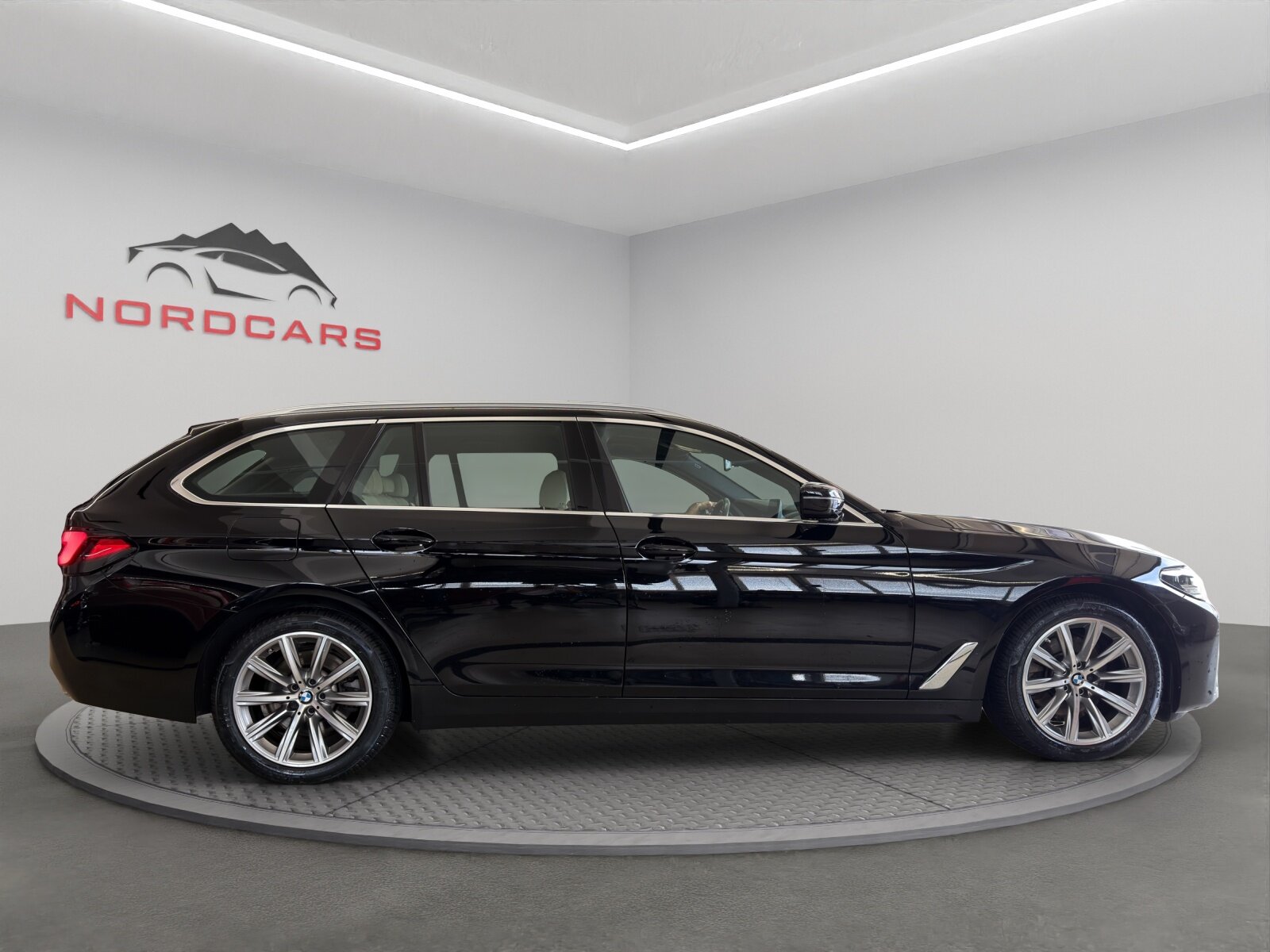 BMW 520d 48V Touring Steptronic, Mild-Hybrid Diesel/Electric, Second hand / Used, Automatic - 6
