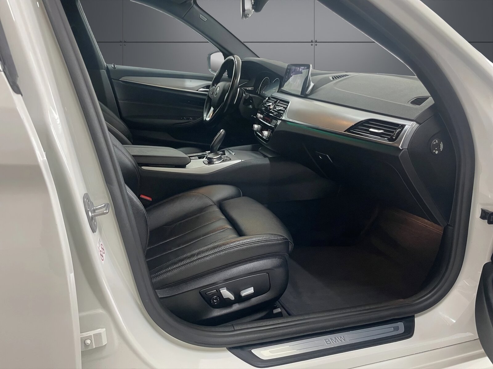 BMW 520d Touring Steptronic, Diesel, Occasion / Gebraucht, Automatik - 7