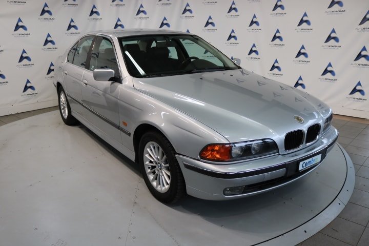 BMW 523i