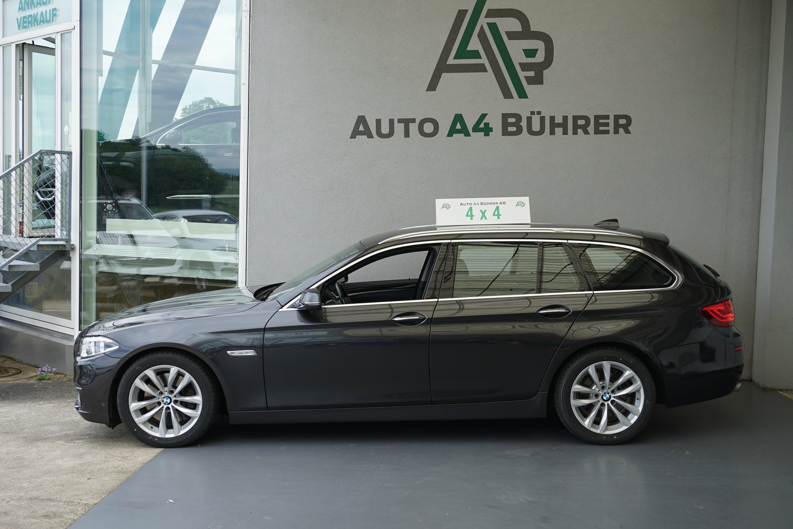 BMW 528i Touring Luxury 245PS mit Abstandsregeltempom, Benzina, Occasioni / Usate, Automatico - 2
