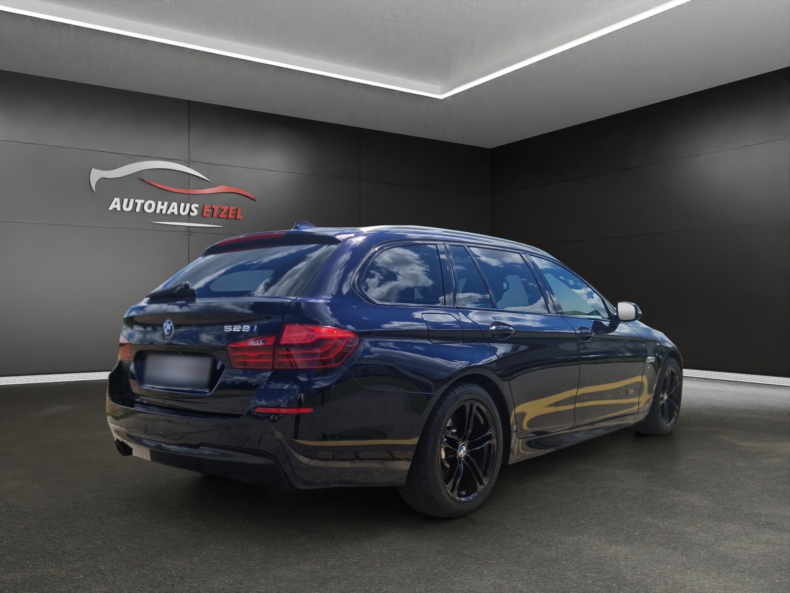 BMW 528i MSport Touring MSteptronic, Petrol, Second hand / Used, Automatic - 6
