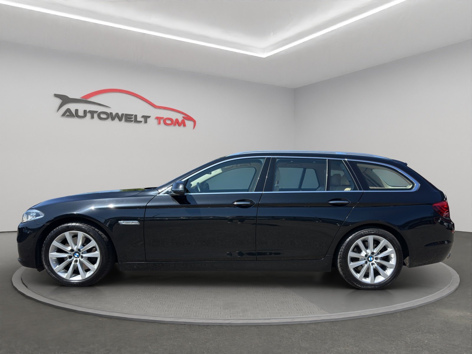 BMW 528i Touring Luxury Line Steptronic, Benzin, Occasion / Gebraucht, Automatik - 2