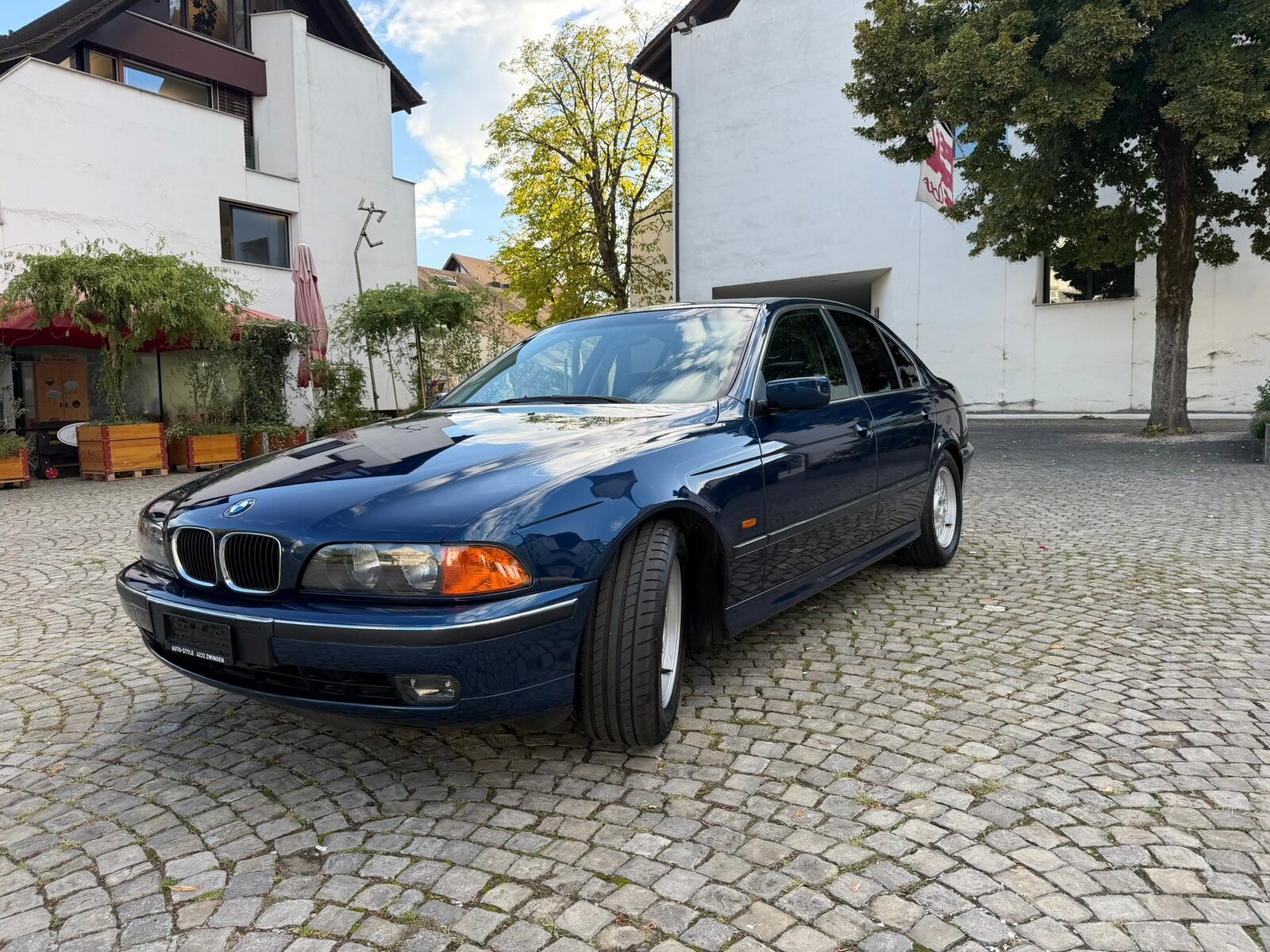 BMW 528i
